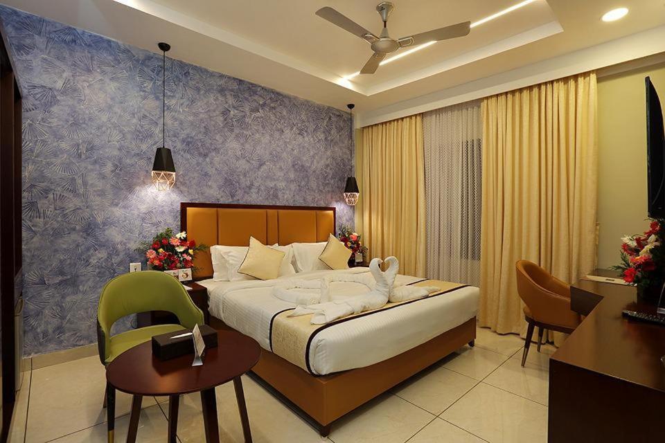 Hotel New York Square Kottayam Exterior photo