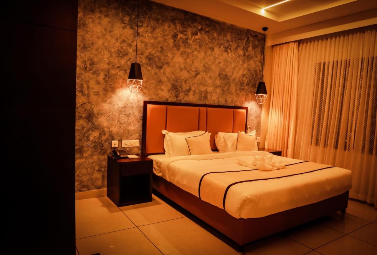 Hotel New York Square Kottayam Exterior photo